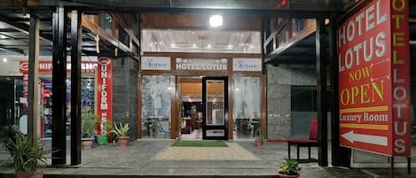Mặt tiền nơi lưu trú