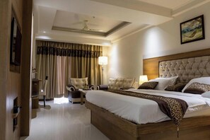 Suite, Pool View | Desk, rollaway beds, free WiFi, bed sheets