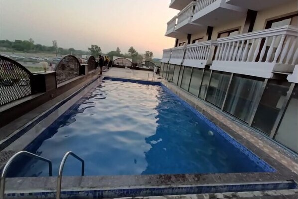 5 indoor pools