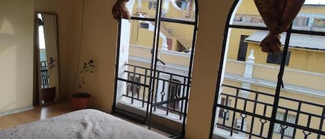 3 habitaciones, tabla de planchar con plancha y wifi