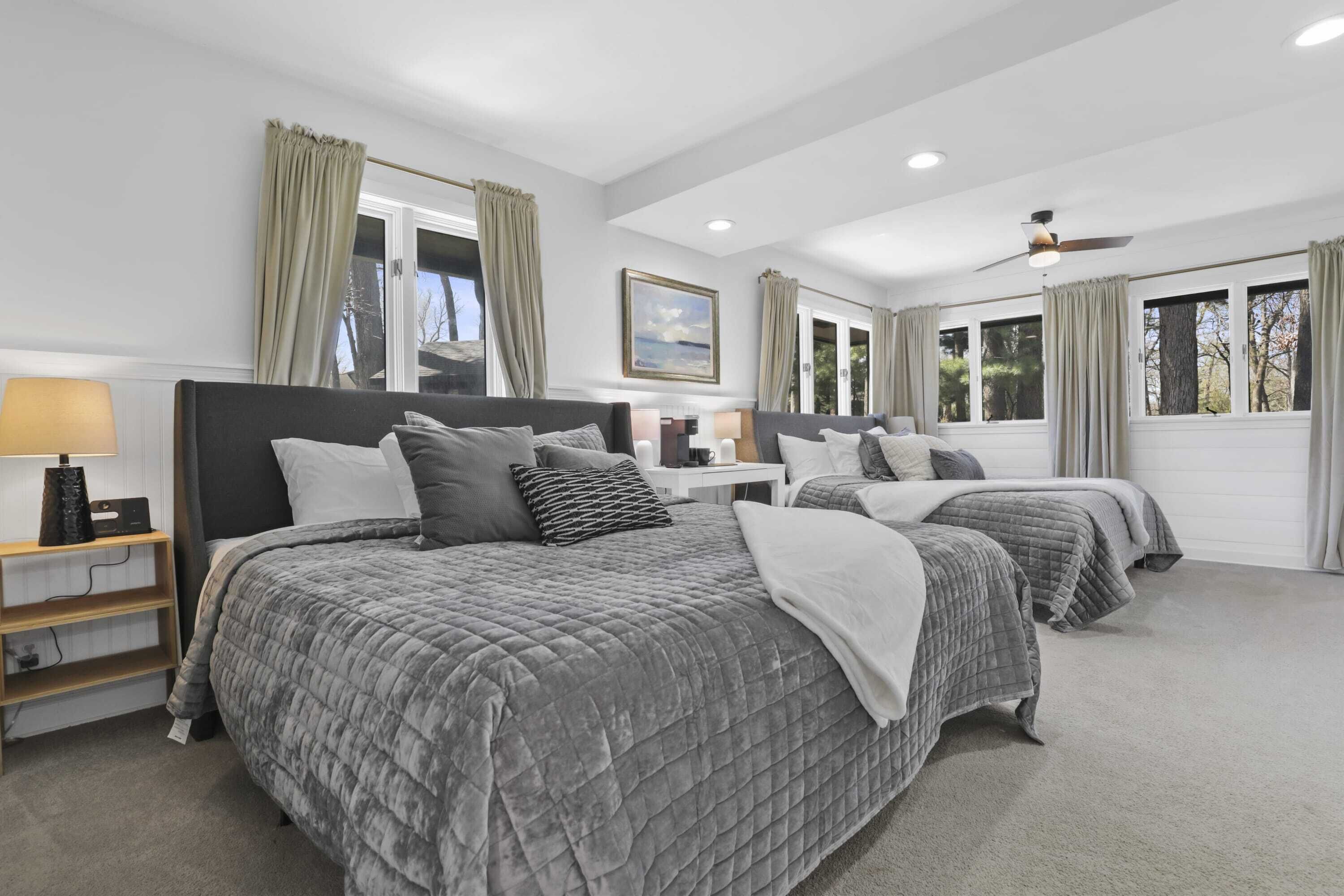 4 bedrooms, desk, iron/ironing board, travel crib