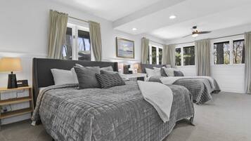 4 bedrooms, desk, iron/ironing board, travel crib