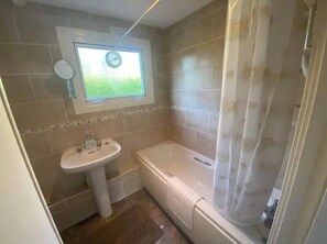 Chalet | Baño | Ducha y bañera combinadas y bañera profunda
