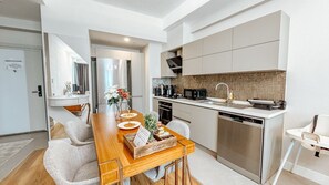 Kühlschrank, Mikrowelle, Geschirrspüler