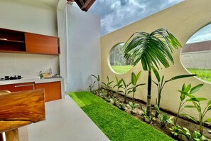 Dining tables - Belvilla Tirta Sari Resort Central Ubud (Ubud)