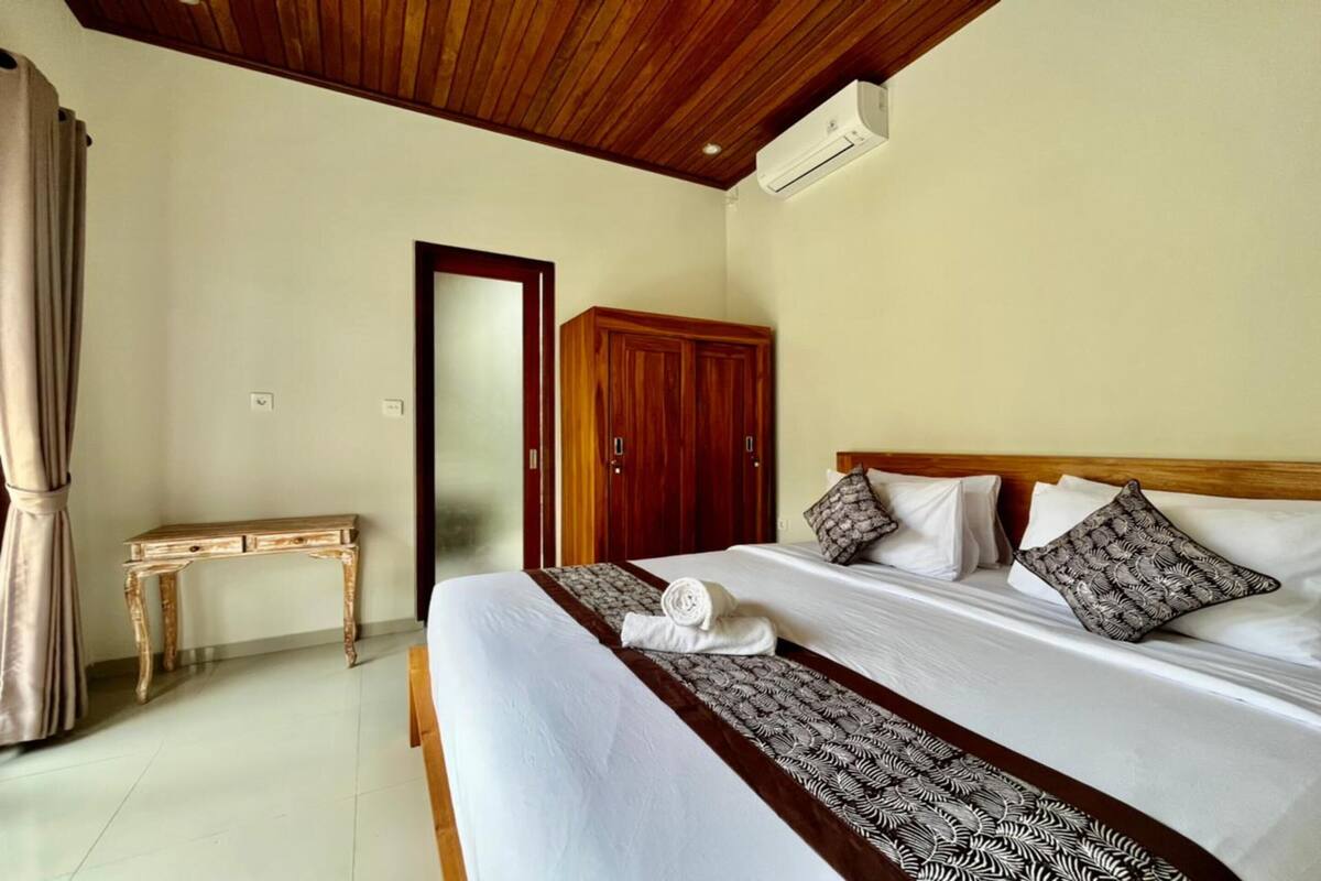 Free WiFi, bed sheets