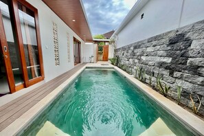 Hồ bơi ngoài trời