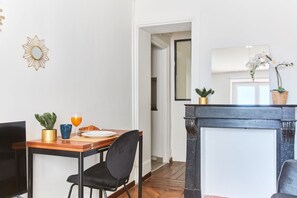 Dining - Lovely 1BR in the Heart of Montmartre (Paris)