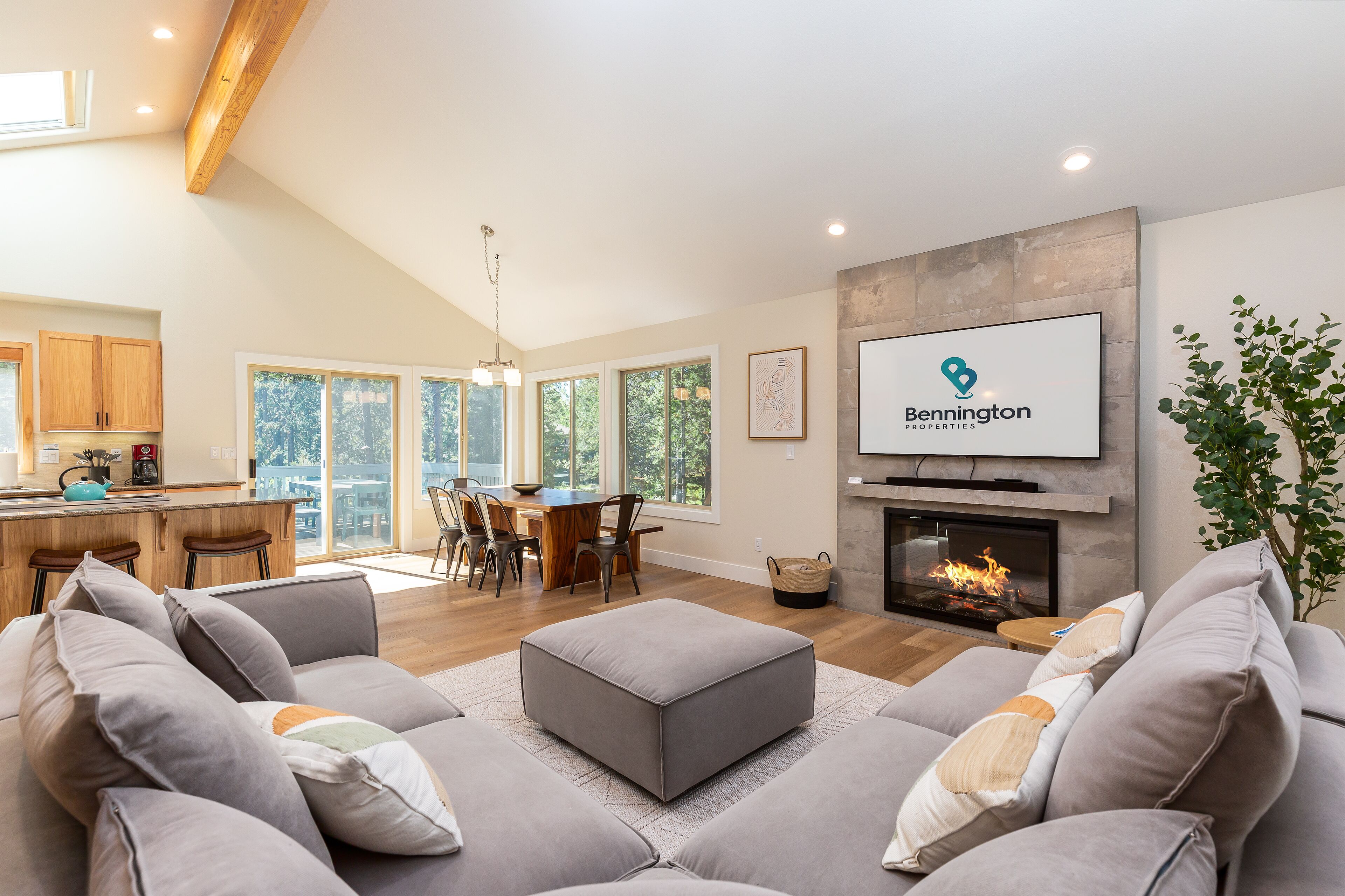 Just Renovated, Hot Tub, Ping Pong, SHARC Passes, Near Fort Rock-DUTC21