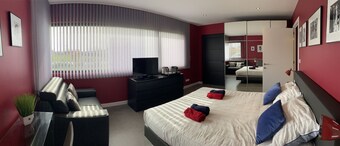 Chambre, sdd - wc, 24 m2, Accès Indépendant D'une Maison sur un Golf / PKG Fermé