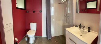 Chambre, sdd - wc, 24 m2, Accès Indépendant D'une Maison sur un Golf / PKG Fermé