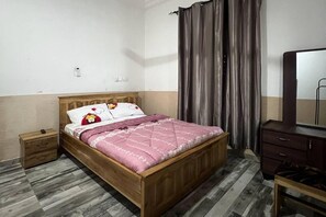 5 chambres, fer et planche à repasser, Wi-Fi gratuit, draps fournis