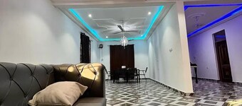 5 Bedroom House Sleeps 12 -balcony -hired Security