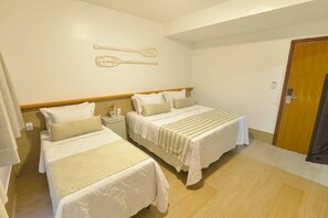 Habitació estàndard | Caixa forta a l'habitació, cortines opaques i roba de llit 