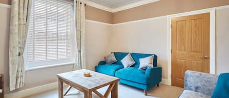 Televisión, chimenea, oficina