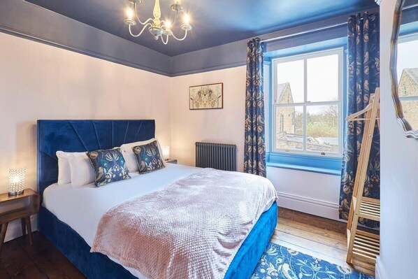 3 bedrooms, iron/ironing board, travel cot, WiFi - Host & Stay | Oliver's Den (Alnwick)