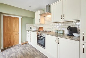 Fridge, microwave, oven, stovetop - Host & Stay | Oliver's Den (Alnwick)