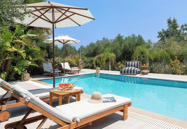 Outdoor pool - Villa Olvia (Gennadi)