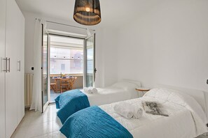 2 chambres, espace de travail pour ordinateur portable