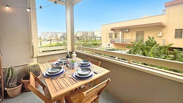 Appartamento familiare, camere multiple (Monopoli Beach House 200 m from the) | Terrazza/patio
