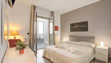 Familienapartment, Mehrere Schlafzimmer (Monopoli Beach House 200 m from the) | 2 Schlafzimmer, laptopgeeigneter Arbeitsplatz, BĂŒgeleisen/BĂŒgelbrett