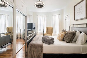 3 bedrooms, desk, iron/ironing board, WiFi