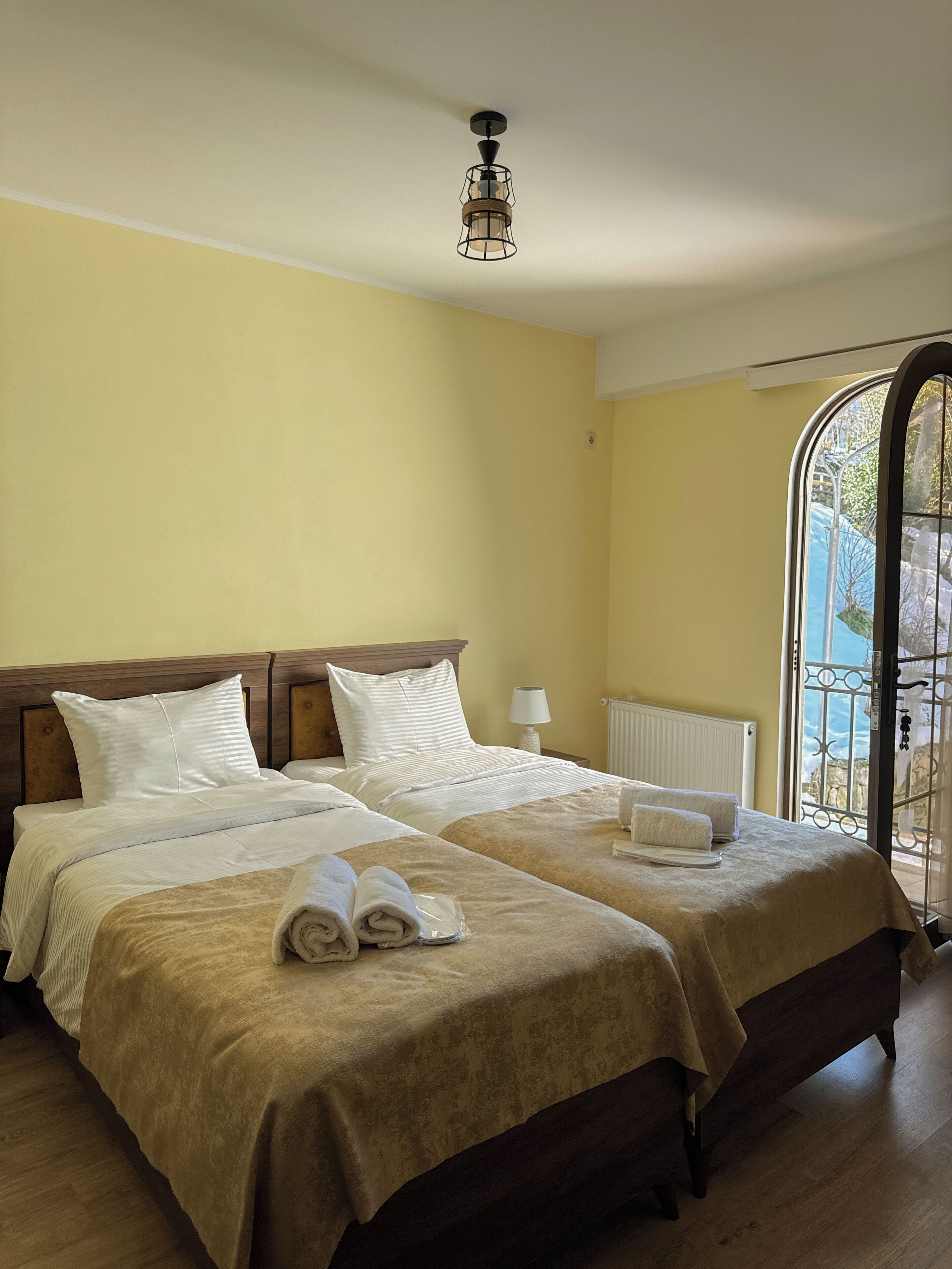 Individuell dekoriert, individuell eingerichtet, Schreibtisch