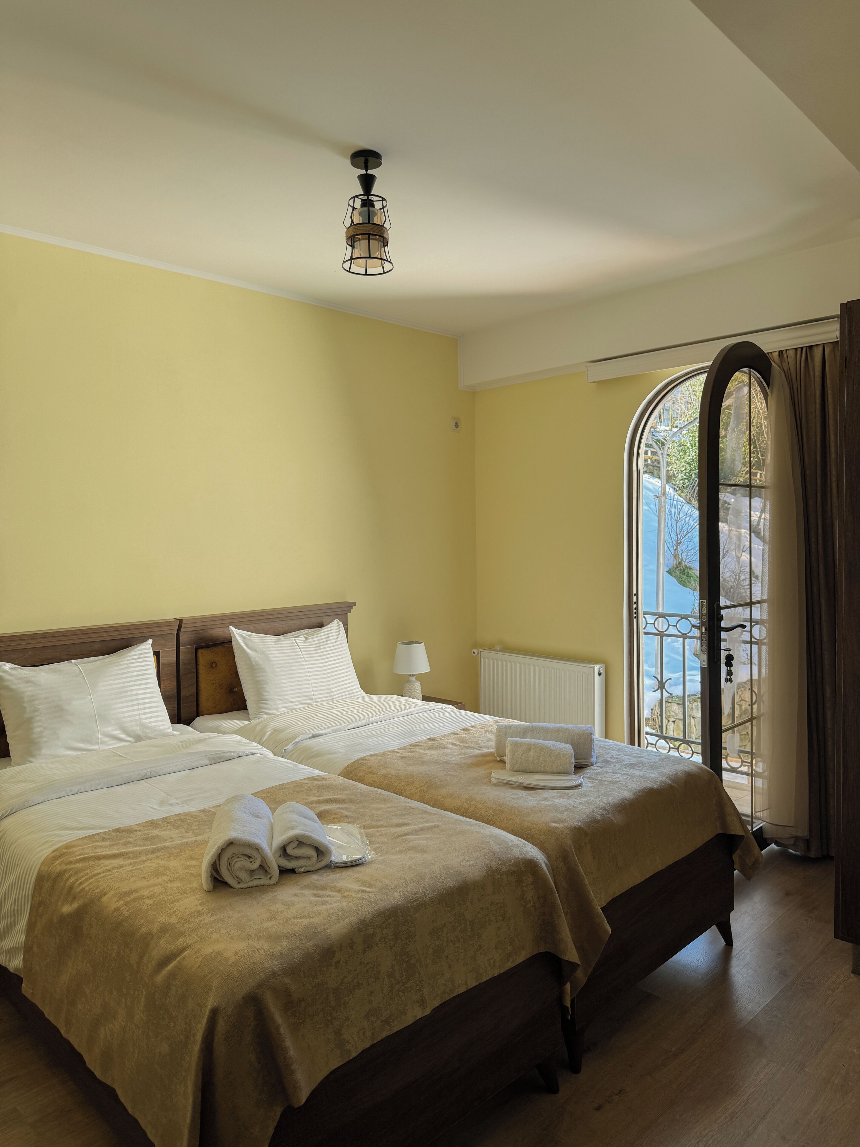 Standardværelse med dobbeltseng eller 2 enkeltsenge | Individuelt design, individuel indretning, skrivebord