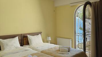 Standard Double or Twin Room | Individually decorated, individually furnished, desk, laptop workspace