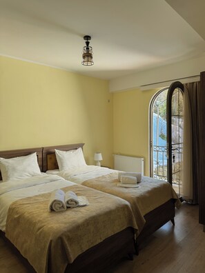 スタンダード ダブルまたはツインルーム | 客室ごとに異なる装飾、客室ごとに異なるインテリア、デスク、ノートパソコン用作業スペース