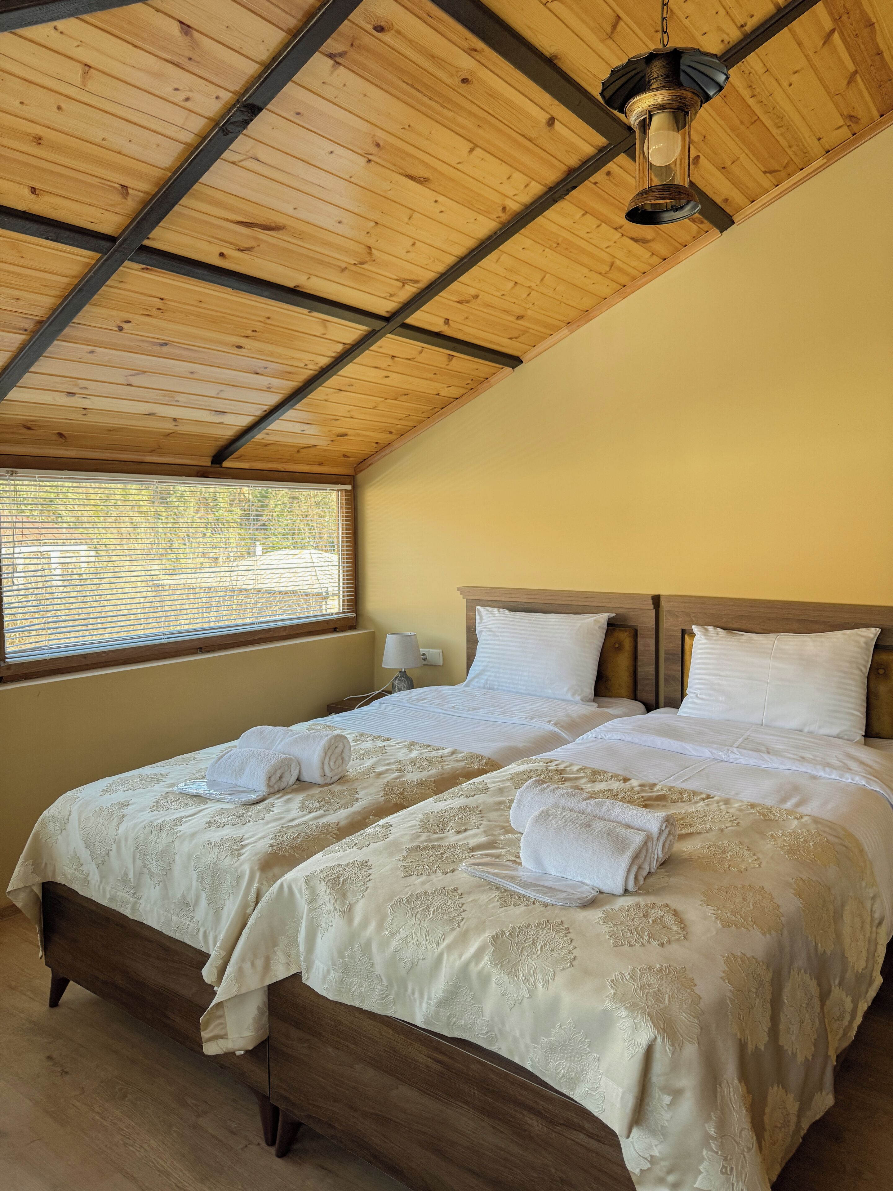 Con stile personalizzato, con arredamento individuale, una scrivania