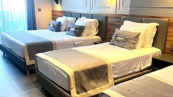 Chambre familiale | Système d’insonorisation, accès au Wi-Fi (inclus), literie fournie