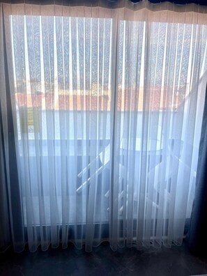 Kamar Keluarga | Balkon