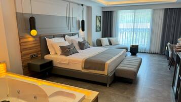 Deluxe Double Room | Soundproofing, WiFi (free), bed sheets