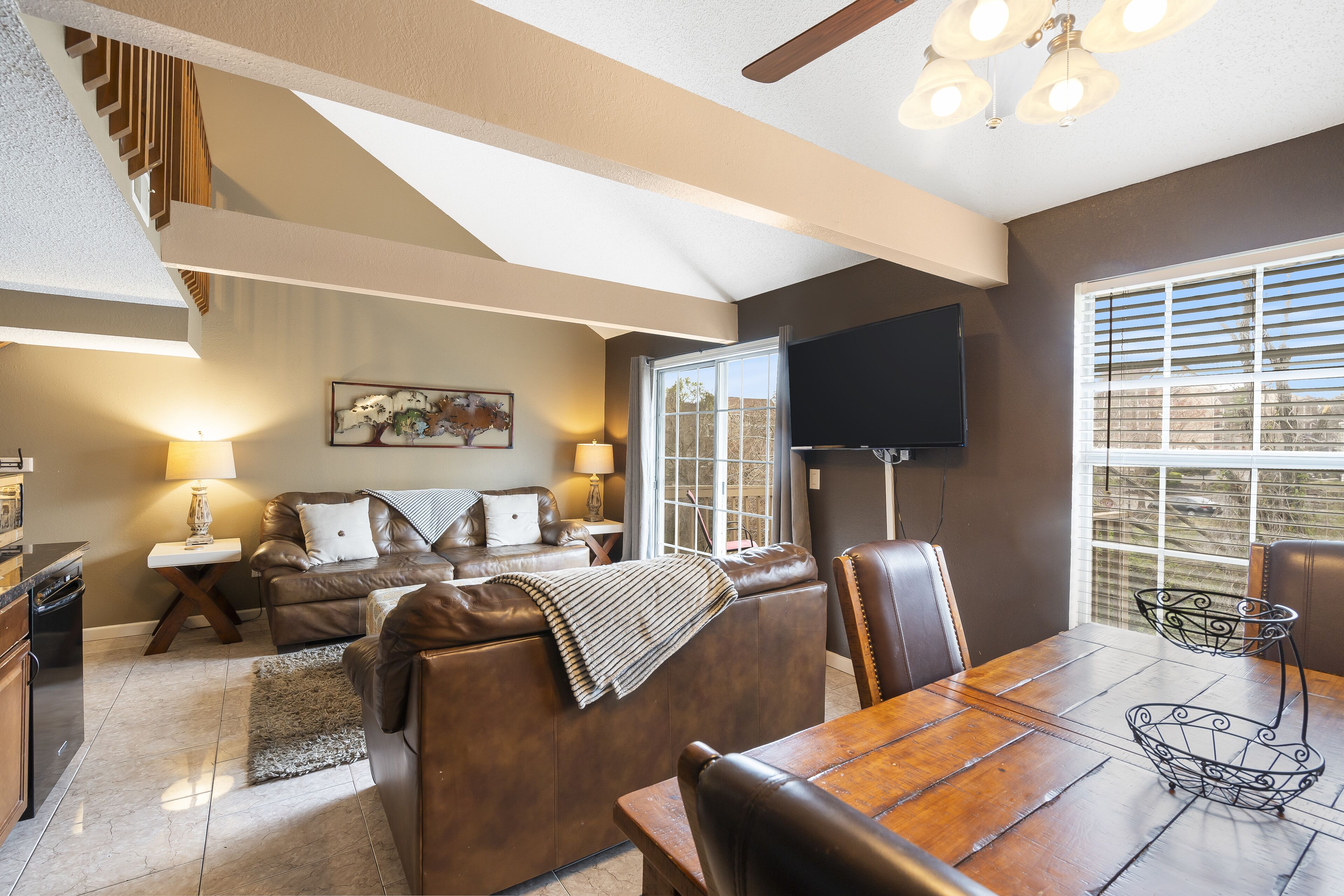 Branson Getaway – Cozy Condo for 6 in Epic Location! Only 6 Min from Table Rock