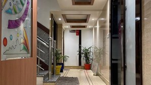 Superior Room | Living area | Flat-screen TV - Hotel Galaxy (Reasi)