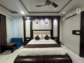 Executive Room | Desk, soundproofing, free WiFi - Hotel Galaxy (Reasi)