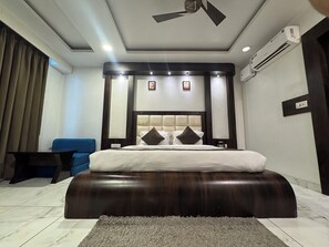 Executive Room | Desk, soundproofing, free WiFi - Hotel Galaxy (Reasi)