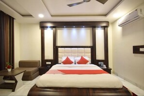 Quarto executivo | Escrivaninha, quartos à prova de som, Wi-Fi de cortesia