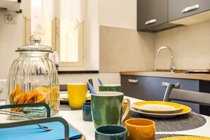 Mikroaaltouuni, uuni, liesi, astianpesukone