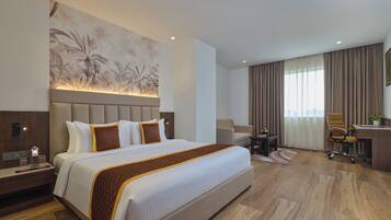 Premium Room | 1 bedroom, minibar, in-room safe, desk