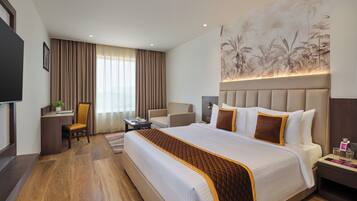 Executive Room | 1 bedroom, minibar, in-room safe, desk