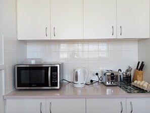 Fridge, microwave, oven, stovetop - Home away from home 🕺💃 (Kennington)