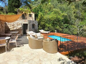 المنشأة من الخارج