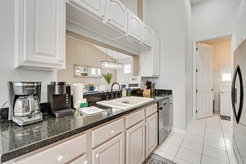 Game Room, Pool & Spa: Disney Area Getaway!