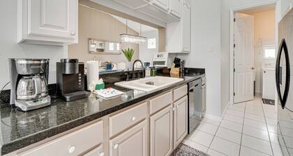 Game Room, Pool & Spa: Disney Area Getaway!