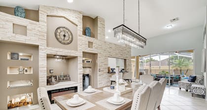 Game Room, Pool & Spa: Disney Area Getaway!