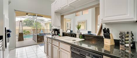 House (5 Bedrooms) | Interior