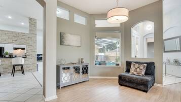 House (5 Bedrooms) | Interior