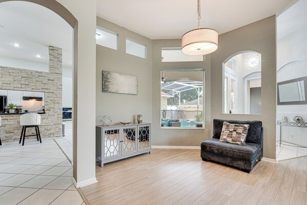 House (5 Bedrooms) | Interior